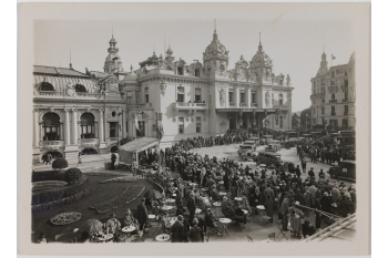 Concours d'élégance automobile. Casino de Monte-Carlo (Principauté de Monaco). / Collections Roger-Viollet / BHVP