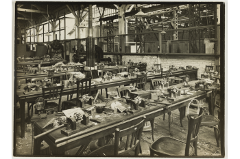 Atelier des usines Citroën, quai de Javel, Paris. / Collections Roger-Viollet / BHVP