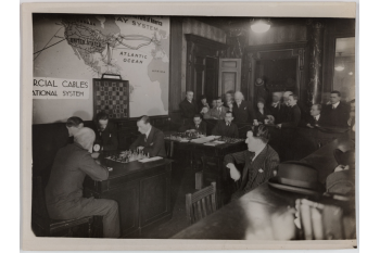 Partie d'échecs à bord d'un transatlantique. Le British Press Club de Paris contre le Manhattan Chase Club de New-York. / Collections Roger-Viollet / BHVP