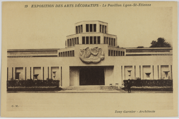 Pavillon "Lyon-Saint-Etienne". Tony Garnier (architecte). Paris, Exposition internationale des Arts décoratifs et industriels modernes, 1925. / Collections Roger-Viollet / BHVP